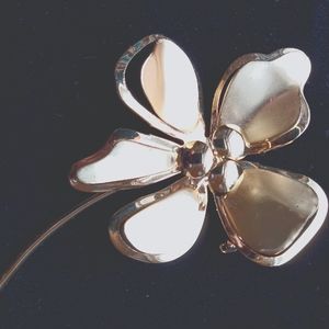 NEW   BEAUTIFUL GOLD BROOCH    NWOT